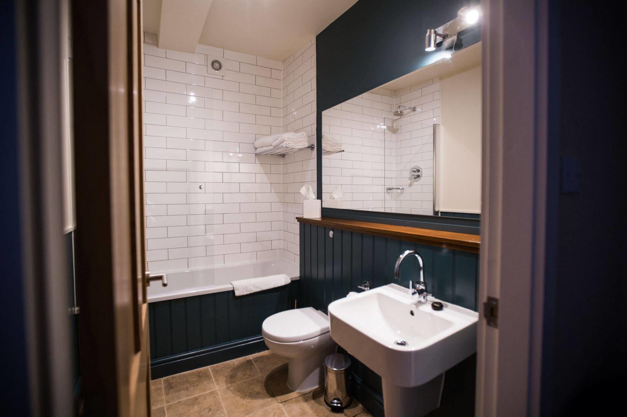The Blue Boar Hotel Witney Exterior photo